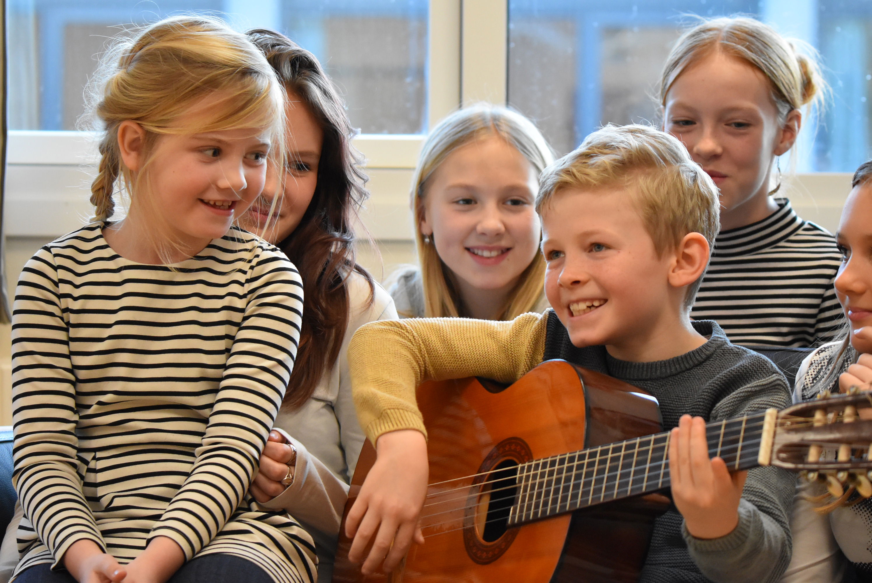 Elever spiller musik på Korshøjskolen